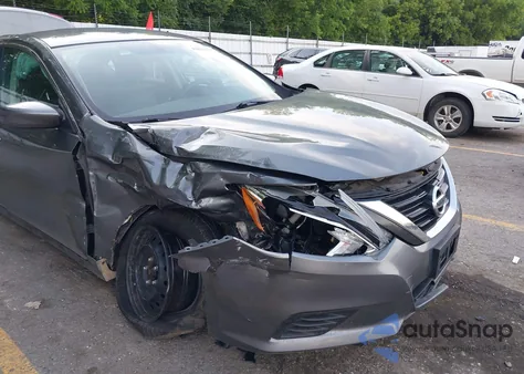 2017 Nissan Altima 2.5 S z USA, uszkodzony, nr VIN 1N4AL3AP8HN338629